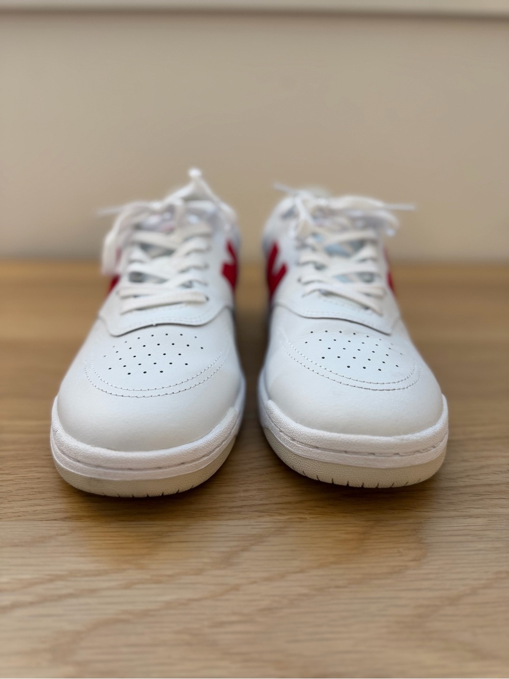 New Balance Men’s White Sneakers with Red 'N' Logo - Size US 11 - Picture 3 of 8